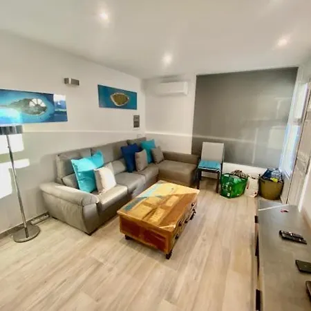 Marinos 36 アパート *